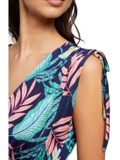 Robe longue sans manches rouge fleurie avec une coupe droite et un col V