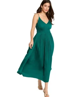 Robe longue sapin unie pourvue d’une coupe évasée et d’un col en V