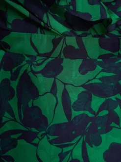 Robe longue verte florale avec une coupe asymétrique et un décolleté cache-coeur