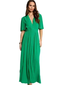 Robe longue verte unie pourvue d'une coupe large et d'un col en V