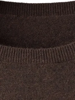 Robe marron coupe ample pourvue d'un col rond et de manches longues