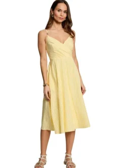 Robe midi jaune à rayures pourvue d'une coupe évasée et un décolleté cache-coeur