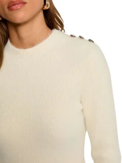 Robe mi-longue écrue en maille côtelée à poils doux et à coupe ajustée