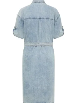 Robe mi-longue en coton bleu jean clair à coupe droite et col à revers