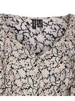 Robe mi-longue noire fleurie avec une coupe droite col v et à manches courtes