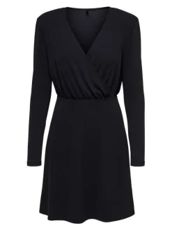 Robe noire coupe régular avec un col en v