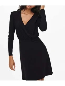 Robe noire coupe régular avec un col en v