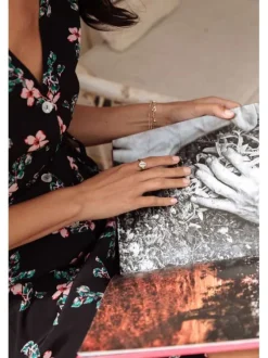 Robe noire pour femme avec imprimé floral coupe évasée