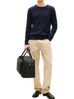 Sac weekender noir pourvu d'une large bandoulière amovible et réglable
