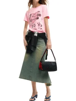 Sac bandouliere noir à imprimé pourvu d'une anse rouge et noire
