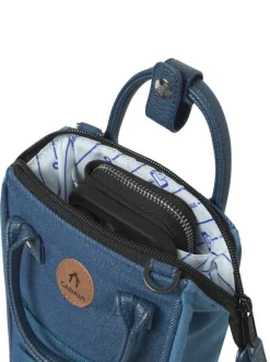 Sac à bandoulière bleu uni avec des patchs au nom de la marque