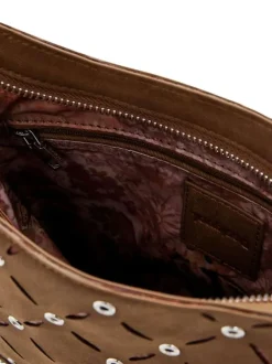 Sac à bandoulière camel zippé avec des œillets et des clous décoratifs