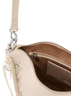 Sac bandoulière écru uni avec des clous muni d'une anse tressée