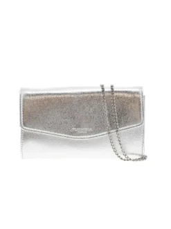 Sac à bandoulière en argent uni brillant avec une chaîne argentée