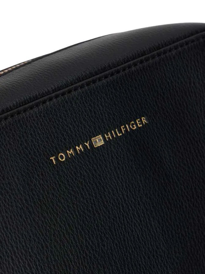 Sac à bandoulière noir pourvu du nom de la marque doré embossé