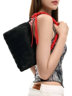 Sac bandoulière noir uni avec une anse rouge et une bandoulière réglable