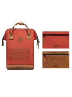 Sac à dos brique pour femme avec une poche centrale zippée et des hanses en cuir