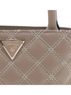 Sac à main beige matelassé pourvu d'une bandoulière en chaîne dorée