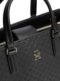 Sac à main noir pourvu d'une bandoulière amovible et de détails dorés