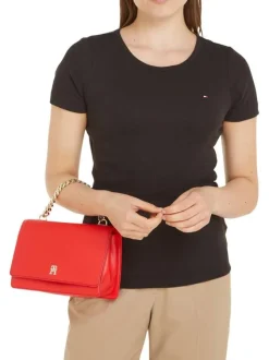 Sac à main rouge uni avec une bandoulière porté épaule ajustable