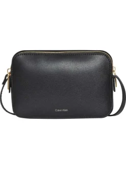 Sac noir uni muni d'une bandoulière et un revêtement en grains