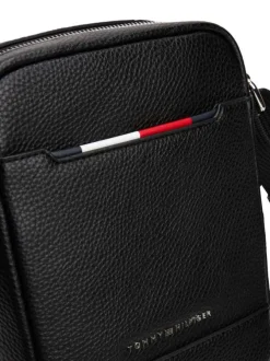 Sacoche noire unie avec bandoulière réglable et logo en métal chromé