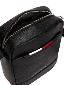 Sacoche noire unie avec bandoulière réglable et logo en métal chromé
