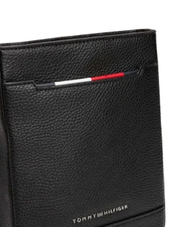 Sacoche noire unie effet grain avec bandoulière réglable et logo en métal