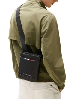 Sacoche noire unie effet grain avec bandoulière réglable et logo en métal
