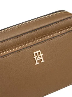Sacoche marron pourvue d'une bandoulière amovible et du logo de la marque