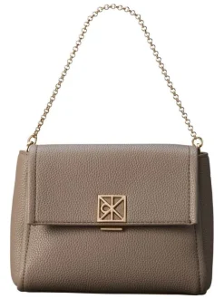 Sac taupe uni avec une bandoulière réglable et une anse en chaine dorée