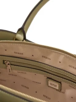 Sac vert en maille lisse pourvu d'une bandoulière amovible et réglable