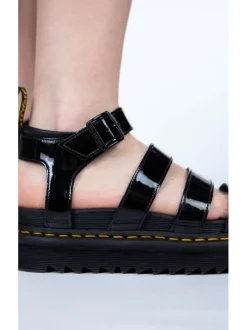 Sandales Blaire en cuir noir verni à semelle compensée fermée par boucle à ardillon