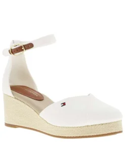 Sandales blanches avec le logo brodé à bout fermé et à talon compensé