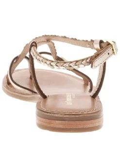 Sandales en cuir beiges satinées à sangles tressées et à talon décroché bas