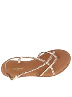 Sandales en cuir beiges satinées à sangles tressées et à talon décroché bas