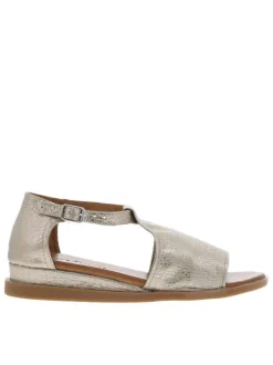 Sandales en cuir champagne grainées à talon compensé bas fermé