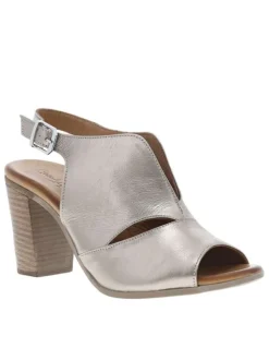 Sandales en cuir champagne satinées à boucle à ardillon et à talon décroché haut