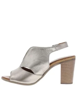 Sandales en cuir champagne satinées à boucle à ardillon et à talon décroché haut