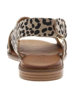 Sandales en cuir léopard avec des petits clous et à talon décroché bas