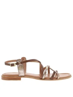 Sandales en cuir marrons avec des sangles croisées et à talon décroché bas