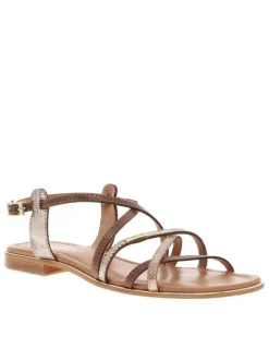 Sandales en cuir marrons avec des sangles croisées et à talon décroché bas