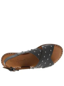 Sandales en cuir noires à clous à talon décroché bas et à boucle à ardillon