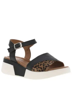Sandales en cuir noires et blanches à détails léopard et à talon compensé