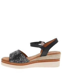 Sandales en cuir noires à talon compensé avec une boucle à ardillon