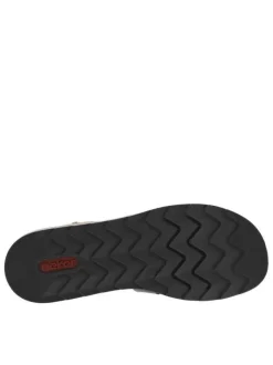 Sandales en cuir noires à talon compensé bas avec une boucle décorative