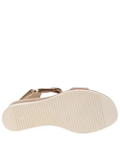 Sandales en cuir or à talon compensé avec deux bandes auto-agrippantes