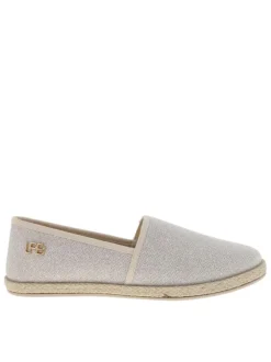 Sandales en cuir sable avec un talon compensé et une boucle à ardillon