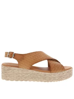 Sandales en cuir tan à talon plateforme avec une boucle à ardillon