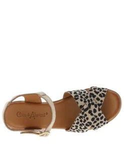 Sandales en cuir taupe en daim avec un imprimé léopard à talon décroché haut